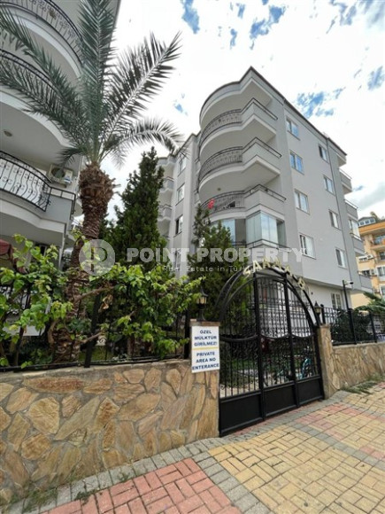 Property in the center of Oba district: three-room furnished apartment, 110 m². 400m from the sea, Alanya.-id-2164-photo-1