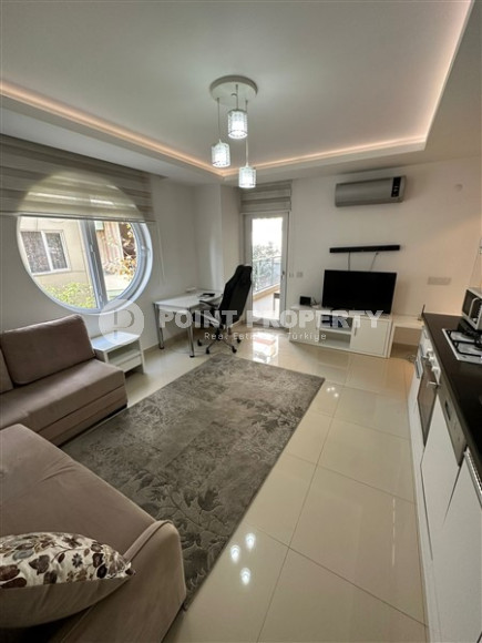Small apartment in the center of Alanya, 500 meters from Cleopatra Beach, with an area of 55 m2-id-2721-photo-1