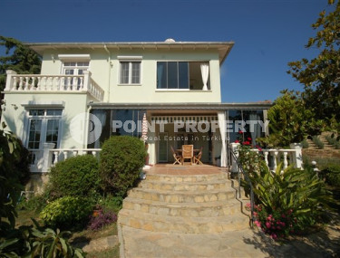 Private furnished villa 4+1, 220m² in a picturesque location in Avsallar, Alanya-id-2740-photo-1