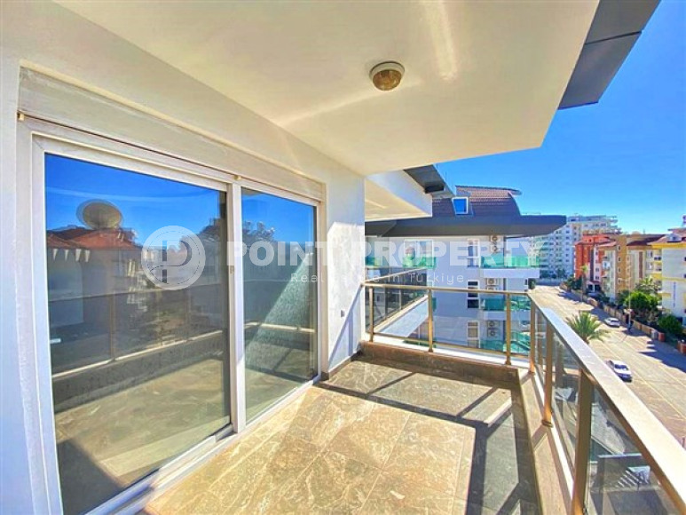Compact 2+1 penthouse with good repair in Oba area, Alanya, 130 m2-id-2880-photo-1