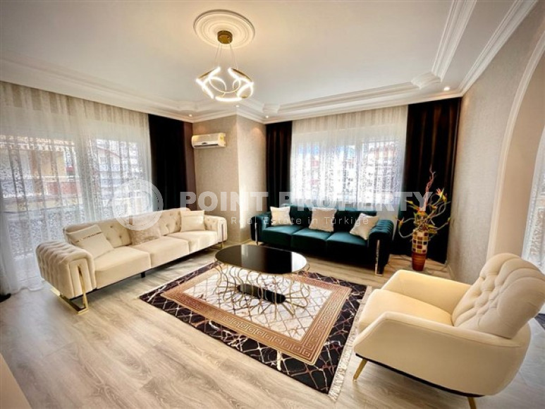 Elite two-level penthouse 220 m² with designer renovation, Oba, Alanya-id-2947-photo-1