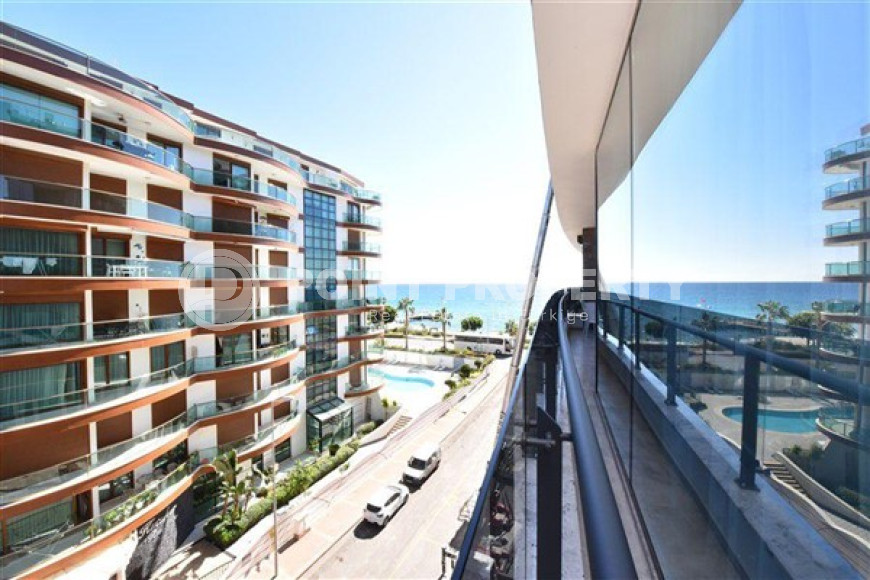 Luxurious 2+1 apartment in a new complex on the first coastline, Oba, Alanya-id-2969-photo-1