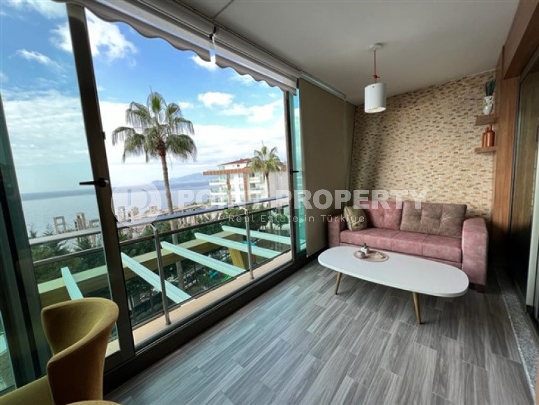 Apartment 1+1 on the first line, with a huge balcony and sea views, Kargicak, Alanya-id-3004-photo-1