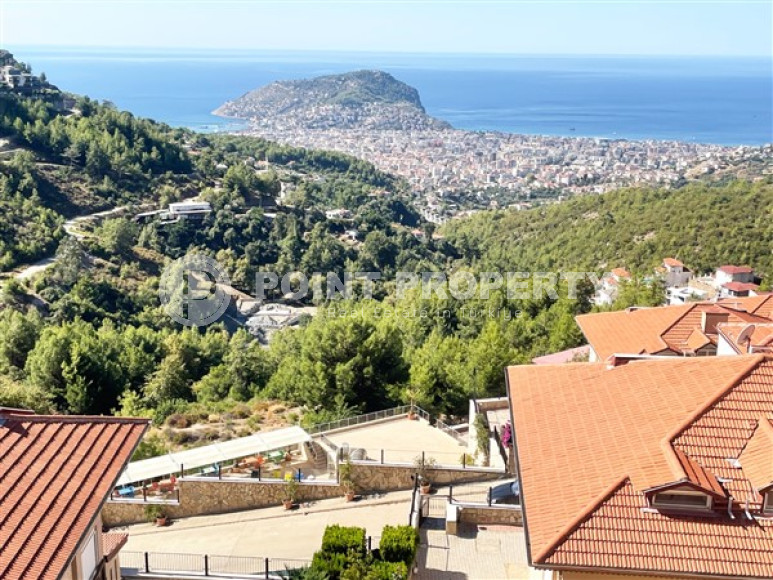 Cozy two-level villa with an interesting layout and sea views, in the center of Alanya, Tepe area-id-3044-photo-1