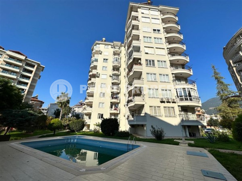Spacious four-room apartment 180 m2 in the center of Alanya, 750 meters from the first sea line-id-3054-photo-1
