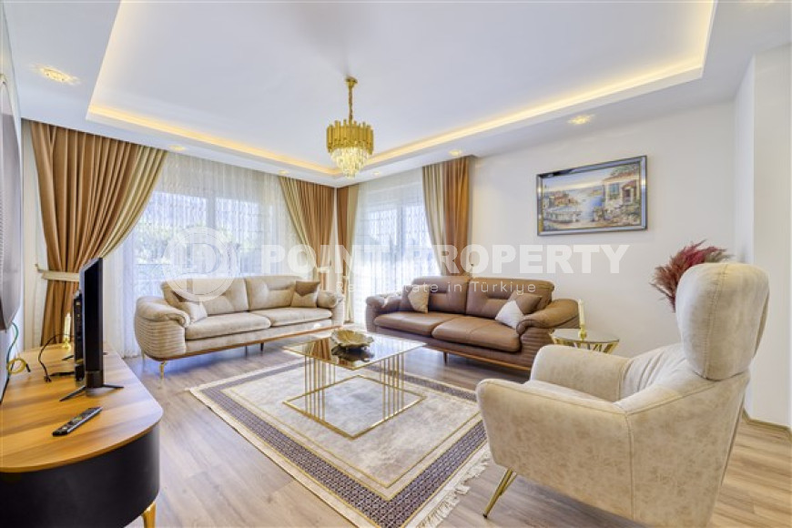Luxurious three-room apartment 115 m² with furniture and a large balcony, Mahmutlar, Alanya-id-3093-photo-1