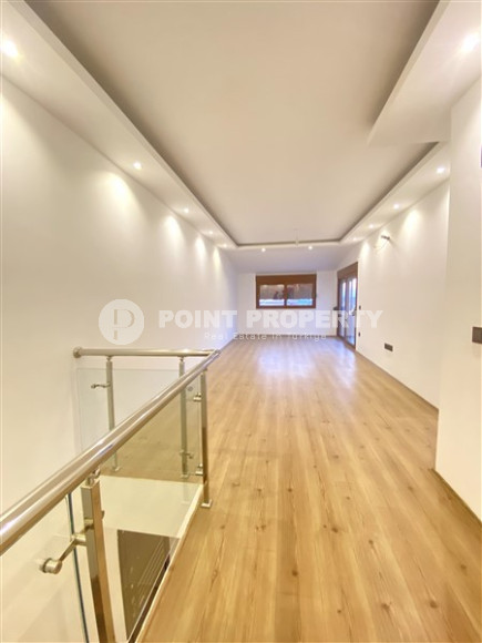 Huge 4+1 penthouse, Alanya center, located on the fifth floor and roof-id-3131-photo-1