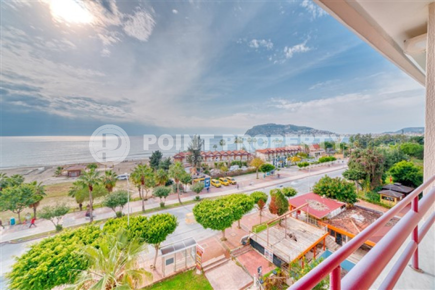 View four-room apartment with an area of 160 m2, the center of Alanya, three minutes from the sea-id-3233-photo-1