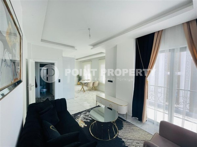 Inexpensive compact penthouse 80 m2 in Mahmutlar area, Alanya, on the fifth floor and roof-id-3265-photo-1