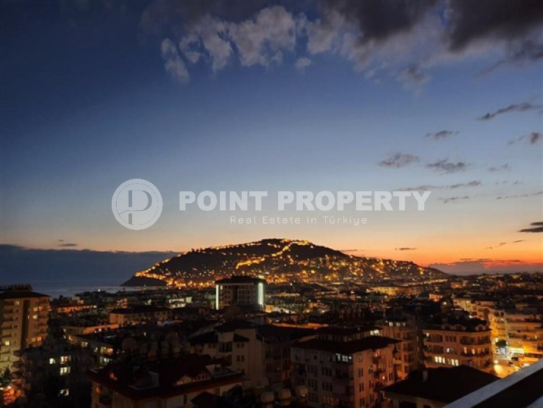 Apartment for a large family, with three bedrooms and a separate kitchen and overlooking the fortress, center, Alanya-id-3271-photo-1