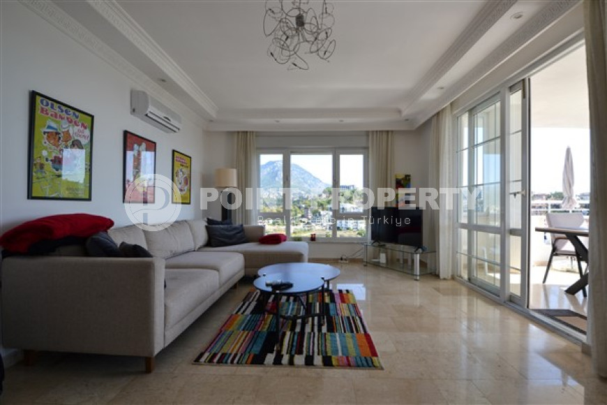 Luxury penthouse 4+1 with sea and mountain views, Tosmur district, Alanya, near the city center-id-3279-photo-1