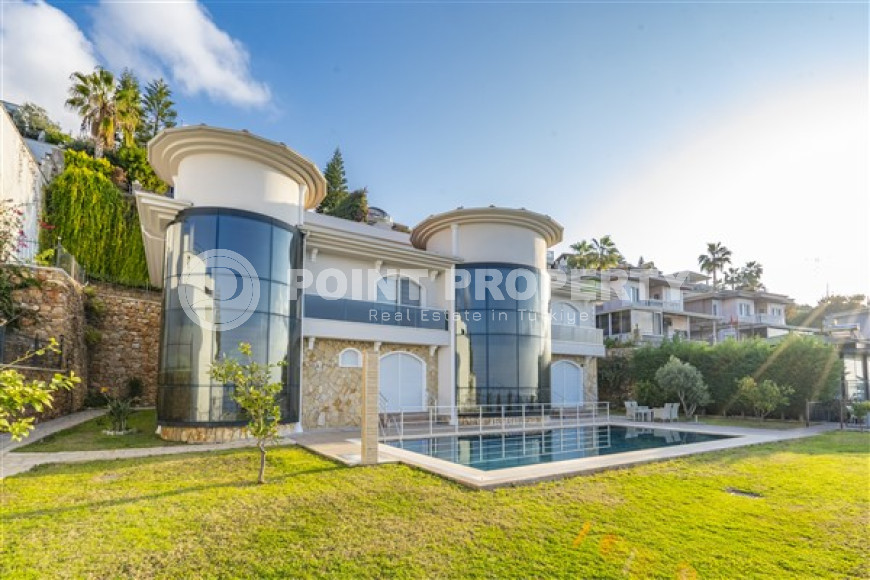 Luxurious seven-room villa with an area of 580 m2 in the Bektas area, Alanya, with stunning views of the Mediterranean Sea-id-3281-photo-1