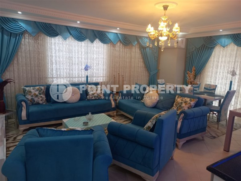 Three-room apartment with two balconies, Mahmutlar district, Alanya, 200 meters from the sea-id-3299-photo-1