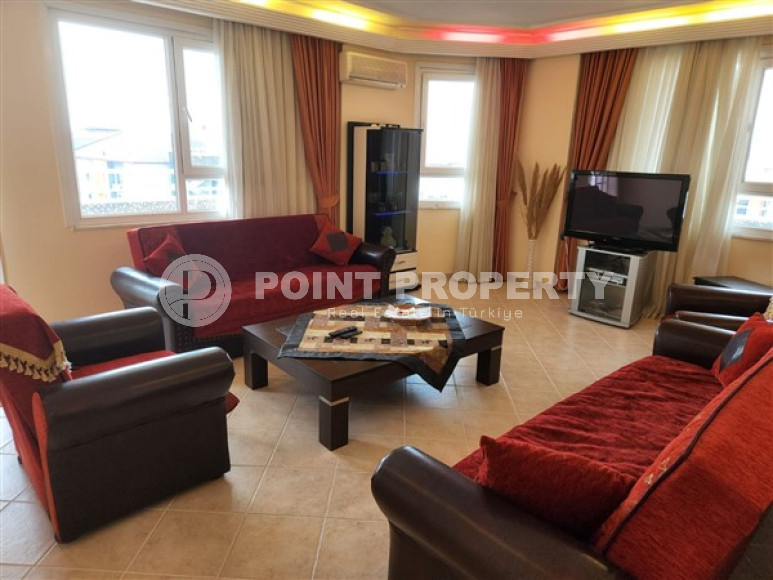 Well-maintained 2+1 apartment in a Turkish house in the Oba area, 300 meters from the Mediterranean Sea-id-3316-photo-1