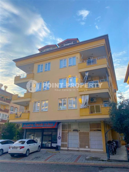 A three-storey building is offered for sale in the very center of Alanya (residential premises and shops), with the possibility of obtaining Turkish citizenship-id-3435-photo-1
