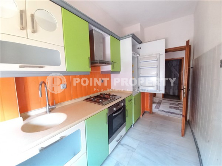 Well-maintained apartment with two balconies 150 meters from Cleopatra Beach, Alanya center-id-3499-photo-1