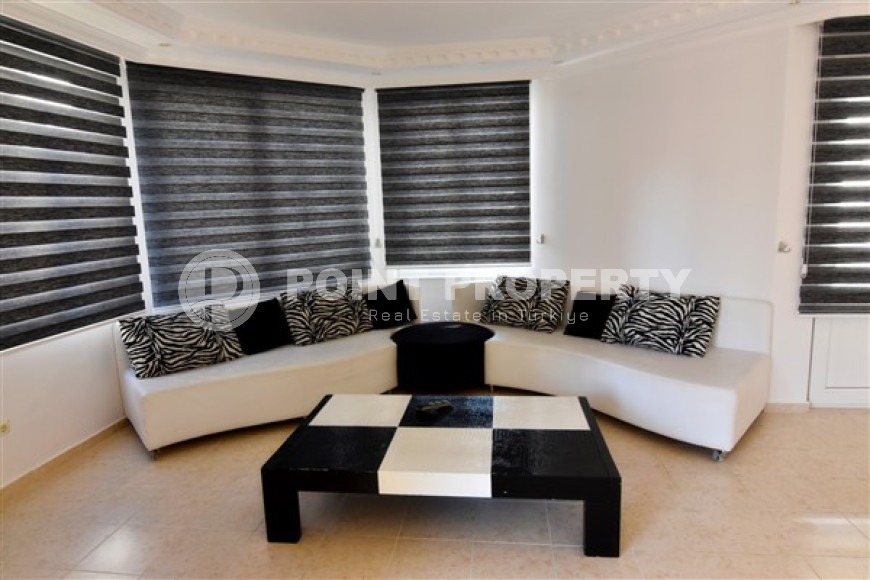 Spacious three-room apartment with furniture and two balconies, Mahmutlar, 350 meters from the sea-id-3521-photo-1