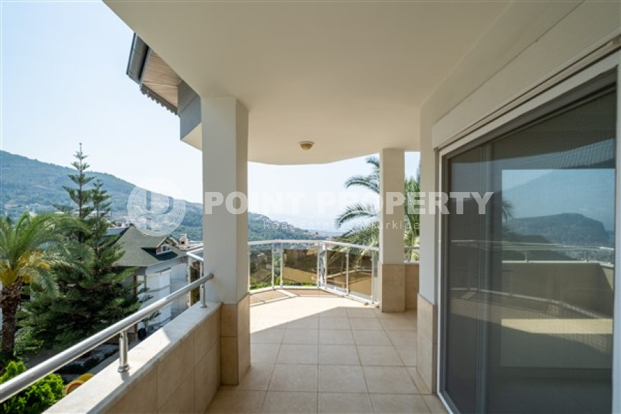 Duplex apartment 3+1 6 kilometers from the sea in the central area of Alanya.-id-3600-photo-1