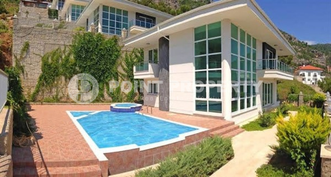 Duplex villa with seven rooms with a total area of 400 m2, Alanya center, Tepe area-id-3671-photo-1