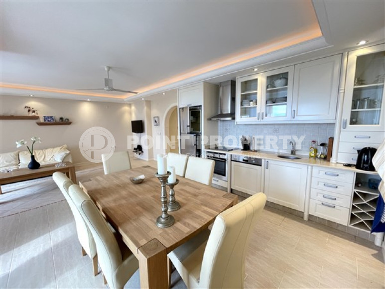 Stylish 2+1 apartment with two balconies in a well-maintained complex, first line to the sea.-id-3710-photo-1