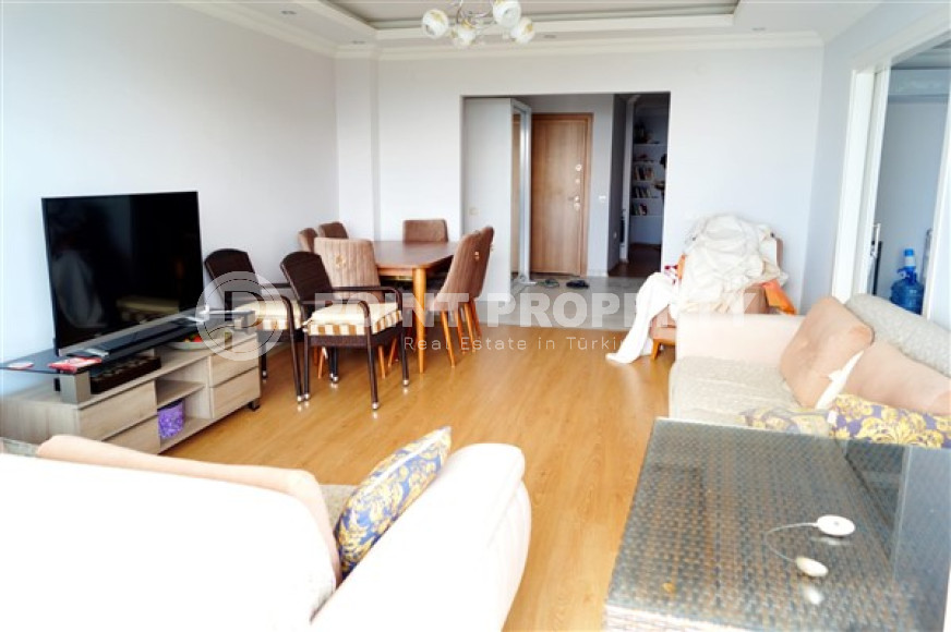 Furnished apartment with three bedrooms in the central area of Alanya.-id-3720-photo-1