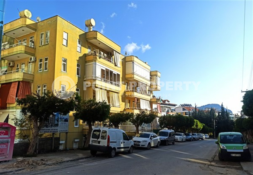 Spacious 3+1 apartment with two balconies in the center of Alanya, 125 m2-id-3723-photo-1