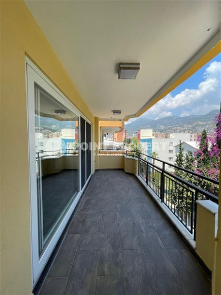 Luxurious seven-room penthouse 500 m2, center of Alanya. Possibility of obtaining citizenship upon purchase.-id-3753-photo-1