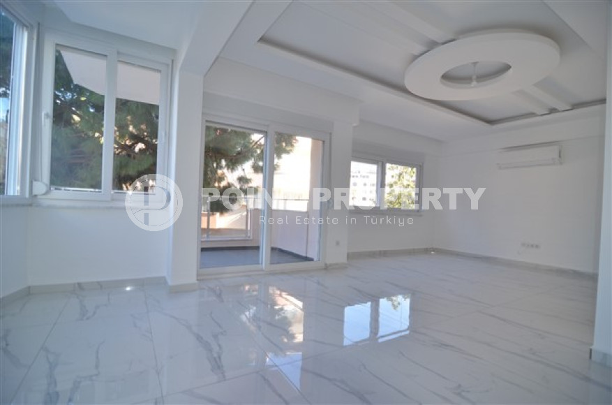 Spacious three-room apartment of 145 m2 in the very center of Alanya. Sold unfurnished.-id-3776-photo-1