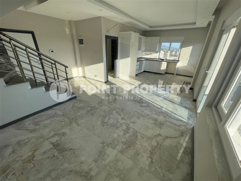 Spacious duplex on the 5th floor with an attic with panoramic views of the city and the sea.-id-3785-photo-1