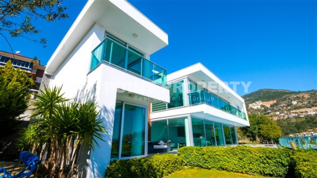 Six-room villa with a total area of 366 m2 and a luxurious view in Alanya, Tepe-id-3793-photo-1