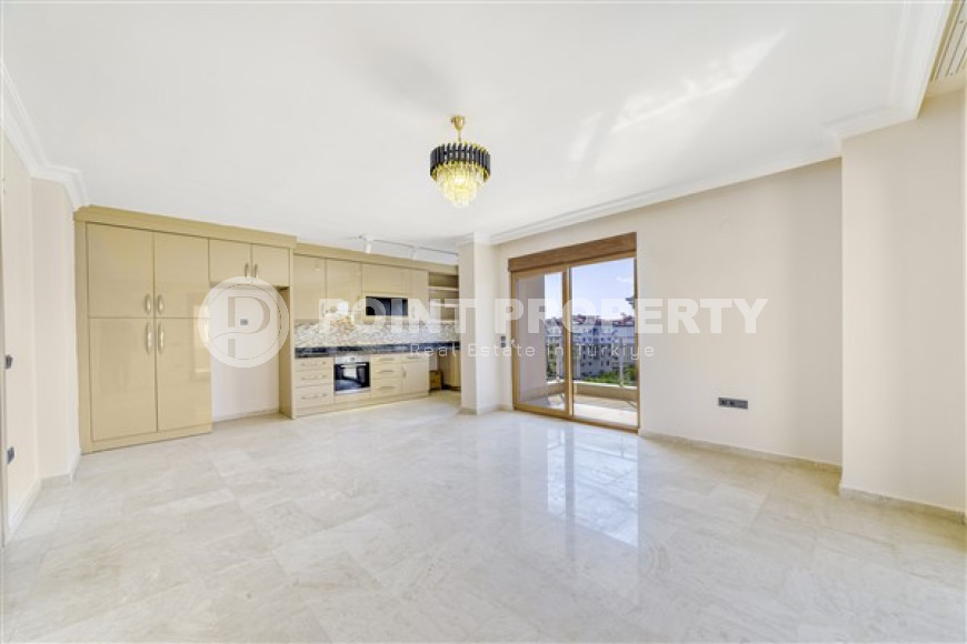 Bright, spacious apartment on the 5th floor in the cozy Kestel area.-id-3799-photo-1