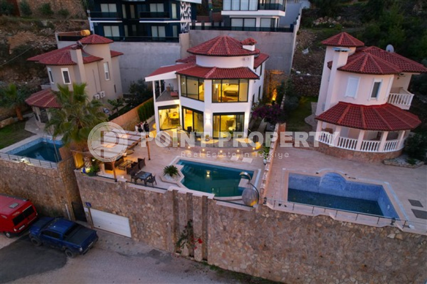 Luxurious two-storey 4+1 villa with a swimming pool and a cozy garden.-id-3826-photo-1