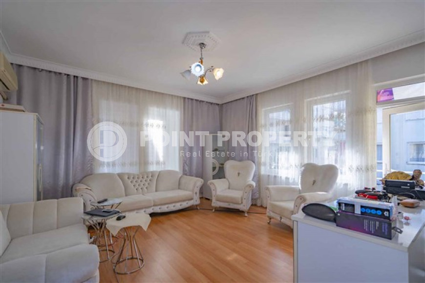 Well-kept three-room apartment 110 m2, Alanya center, Damlatas district-id-3854-photo-1
