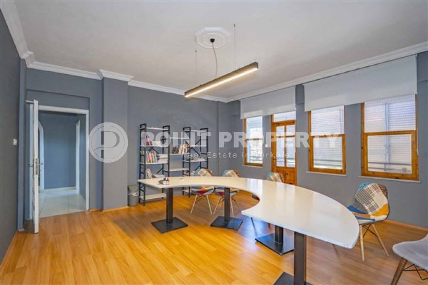 Bright and spacious 3+1 apartment with an area of 160 m2, Alanya center-id-3855-photo-1