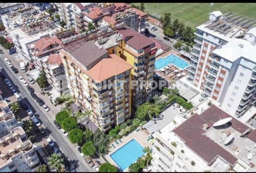 Three-room apartment with two balconies in the very center of Alanya. Living area 115 m2.-id-3869-photo-1