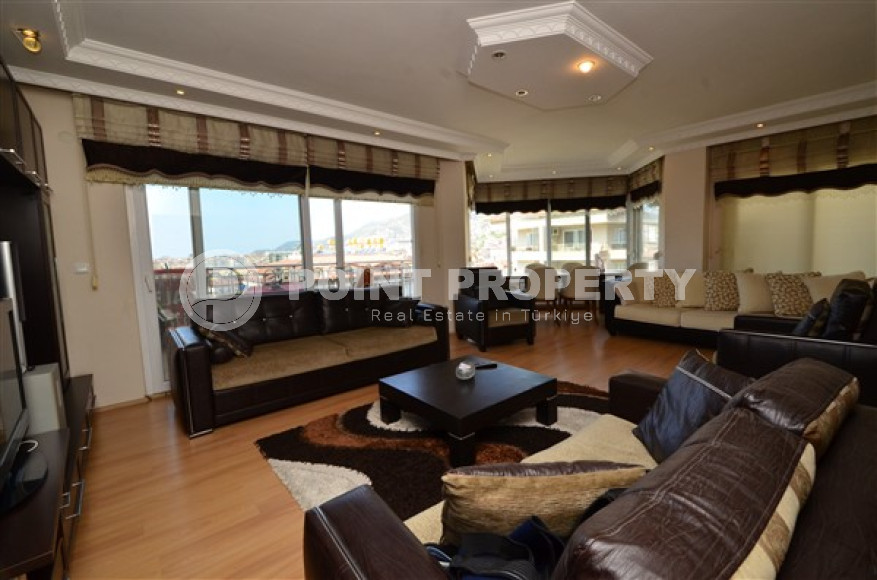 Spacious five-room penthouse with an area of 360 m2, Alanya center-id-3913-photo-1
