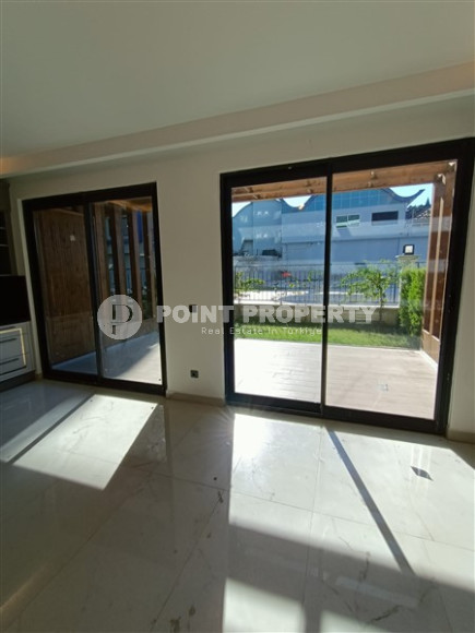 Duplex apartment 3+1 with an area of 140 m2 in the Kargicak area. Sold unfurnished.-id-4031-photo-1
