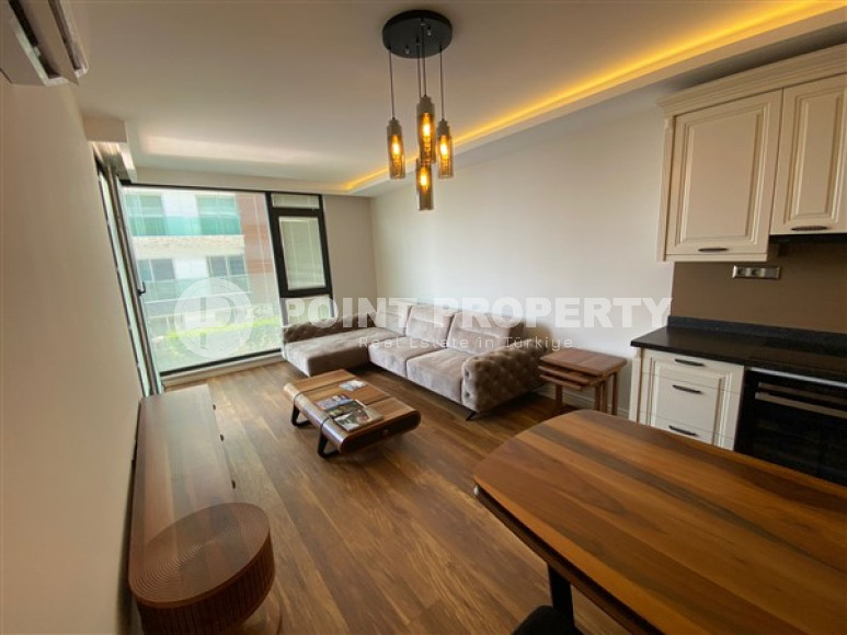 New furnished 1+1 apartment on the first line from the sea in the center of Kestel.-id-4071-photo-1