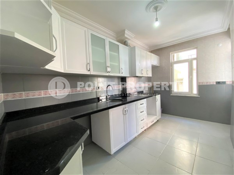 Modern 2+1 apartments in good repair, 350 meters from the beach and promenade.-id-4096-photo-1