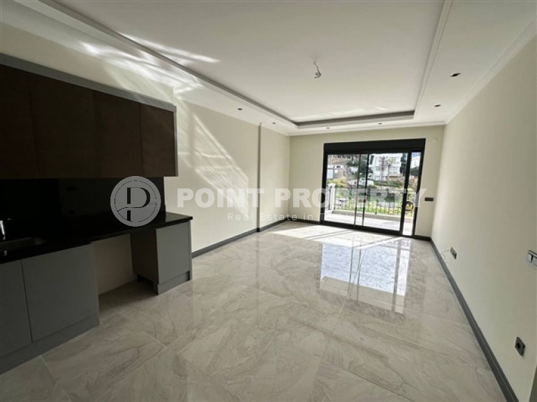 New 1+1 apartment with fine finishing in a luxury residential complex in the comfortable Kargicak area.-id-4121-photo-1