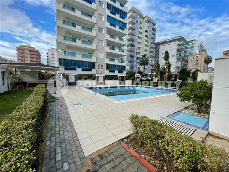 Comfortable three-room apartment 110 m2 with two balconies, Mahmutlar district-id-4186-photo-1