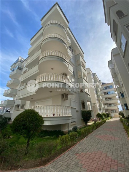 Spacious, bright 4+1 apartment 250 meters from the beach and embankment in the center of Oba district.-id-4202-photo-1