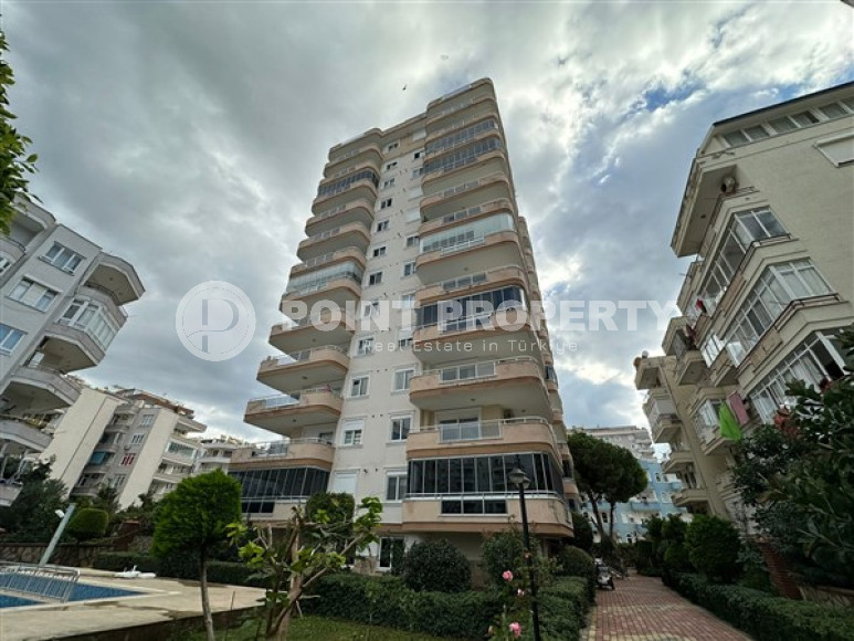 Five-room penthouse with an area of 120 m2 and three bathrooms, Mahmutlar district-id-4204-photo-1