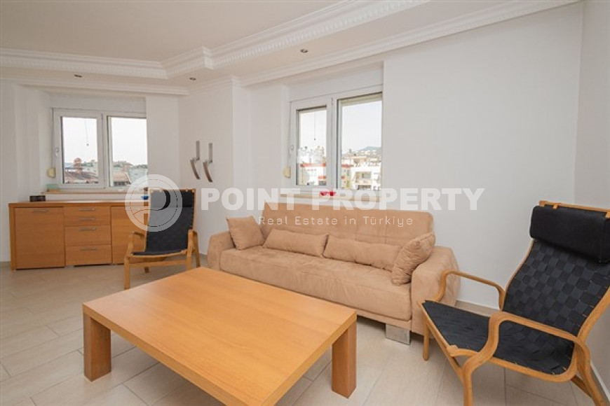 Bright spacious apartment with mountain views 850 meters from the beach and promenade.-id-4245-photo-1