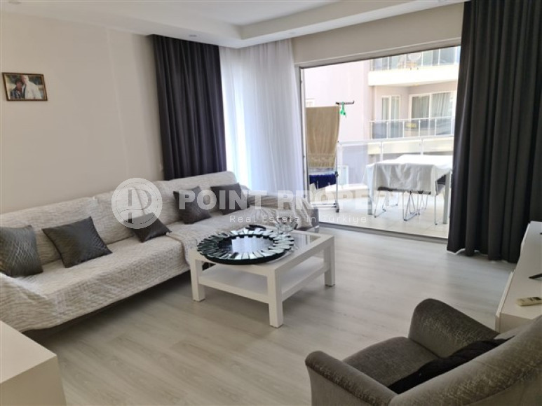Light spacious apartment with good repair and pleasant bright interior, 900 meters from the sea.-id-4347-photo-1