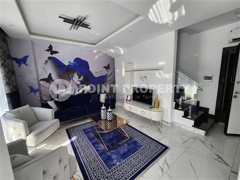 New two-level apartments with designer renovation in the center of Alanya and 900 meters from the sea.-id-4533-photo-1