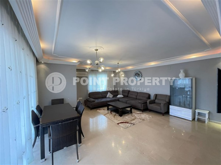 Spacious apartment with three bedrooms 400 meters from the beach and promenade.-id-4538-photo-1