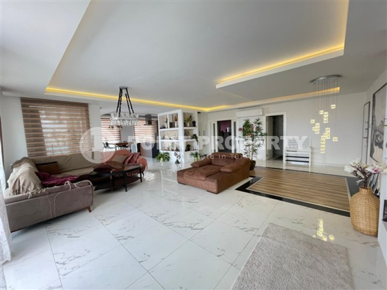 We recommend for purchase a luxurious penthouse of 250 m2 with furniture, Mahmutlar district-id-4549-photo-1