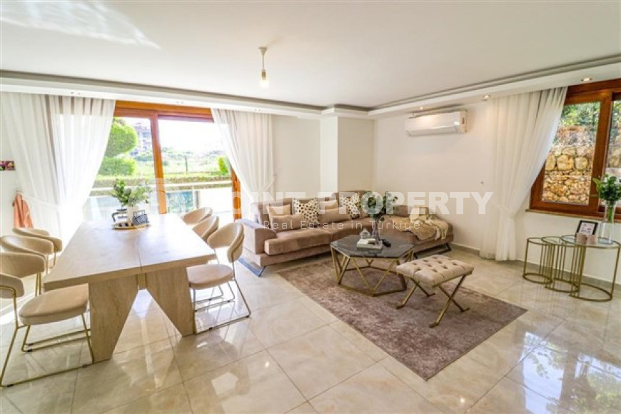 Duplex apartment with an area of 220 m2 400 meters from the sea, Kestel district-id-4551-photo-1