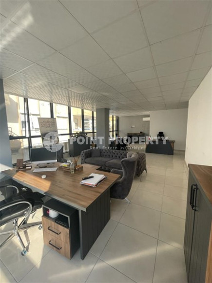Furnished office space on one of the central streets of the Mahmutlar district.-id-4581-photo-1
